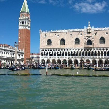 In Venice Back To San Marco Tourist Apartment Bagian luar foto
