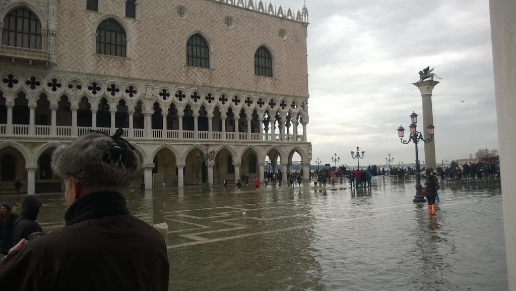 In Venice Back To San Marco Tourist Apartment Bagian luar foto