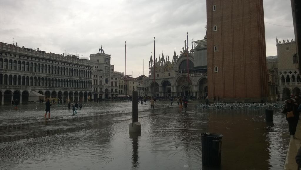 In Venice Back To San Marco Tourist Apartment Bagian luar foto