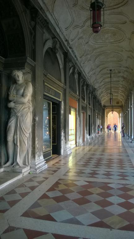 In Venice Back To San Marco Tourist Apartment Bagian luar foto