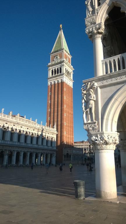 In Venice Back To San Marco Tourist Apartment Bagian luar foto