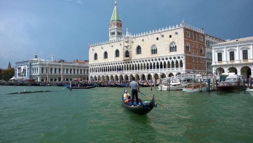 In Venice Back To San Marco Tourist Apartment Bagian luar foto