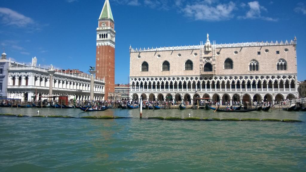In Venice Back To San Marco Tourist Apartment Bagian luar foto